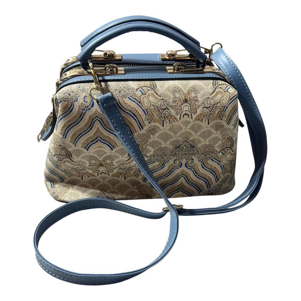 NWOT Blue &‎ Cream Square Tote w/ Strap
